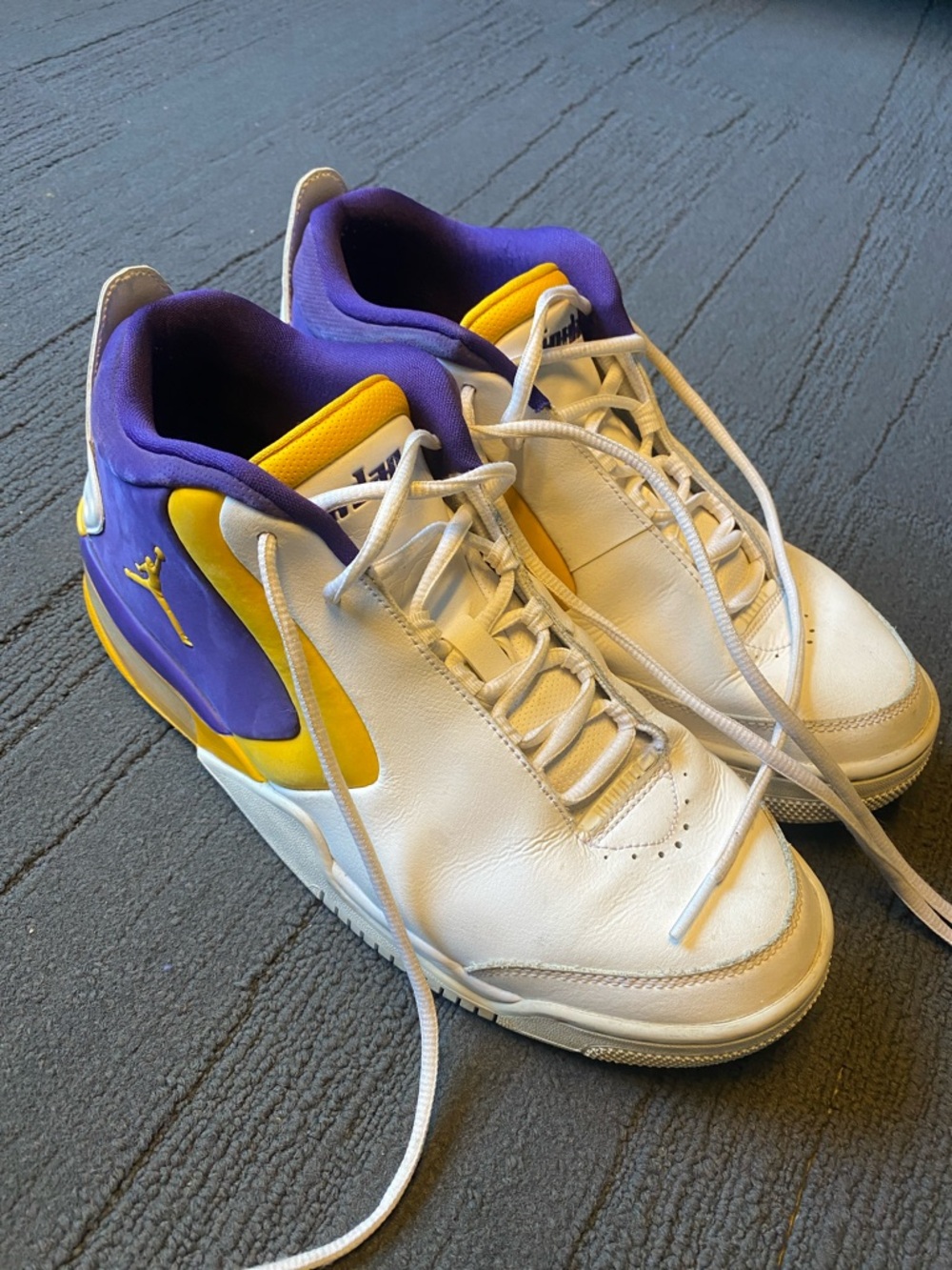 Jordan Men's White, Purple & Yellow Basketball Shoes